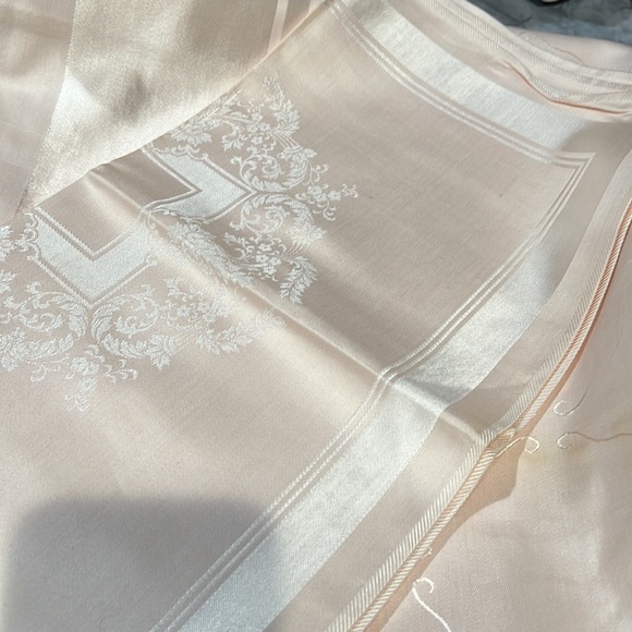 VINTAGE Pink Tablecloth and napkins made in Japan - Picture 9 of 10